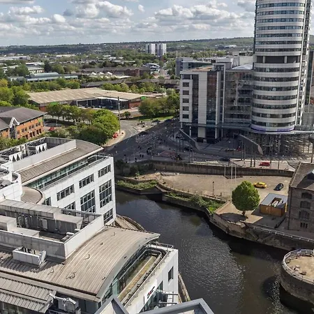 The Exquisite Penthouse Of Leeds - Sleeps 8 * Leeds (West Yorkshire)