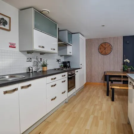 Apartment The Exquisite Penthouse Of Leeds - Sleeps 8 *