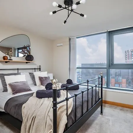 The Exquisite Penthouse Of Leeds - Sleeps 8 *