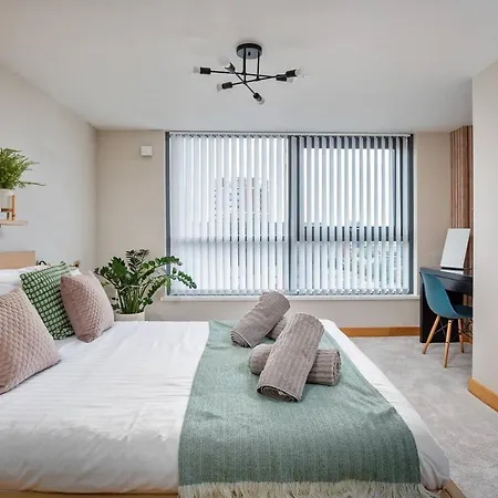 The Exquisite Penthouse Of Leeds - Sleeps 8 *